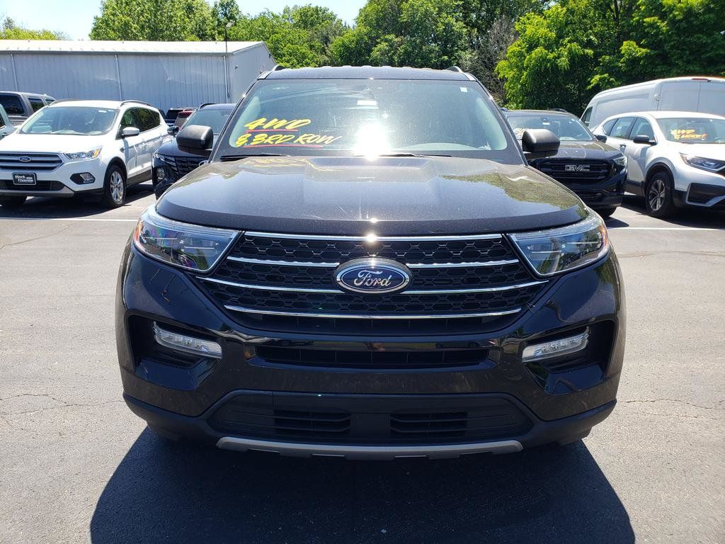 Used 2023 Ford Explorer XLT w/ Equipment Group 202A AWD/4WD image 2