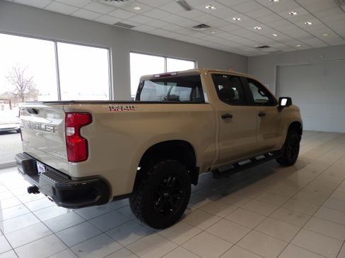 Used 2023 Chevrolet Silverado 1500 Custom Trail Boss w/ LPO, Dark Essentials Package image 4