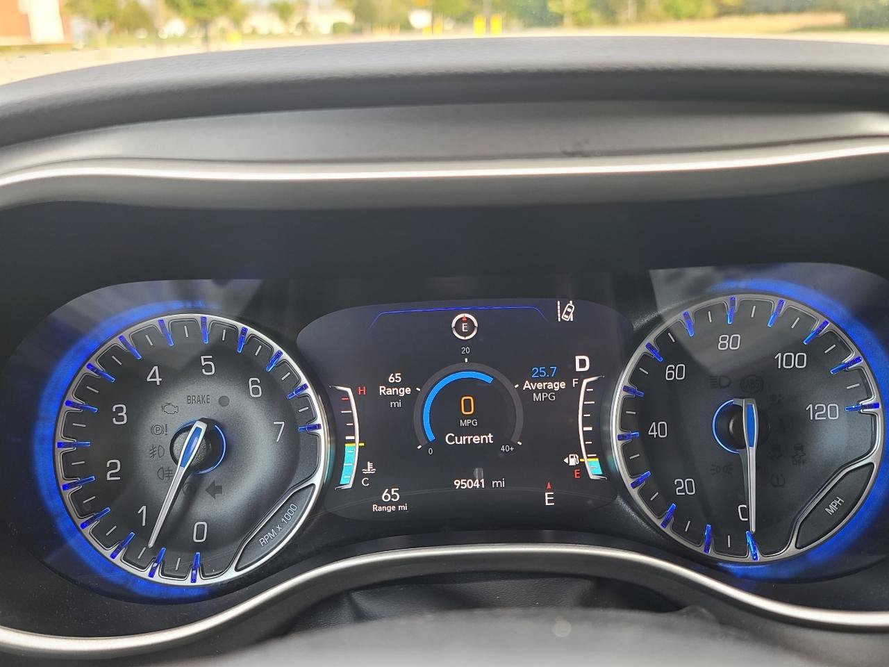 Used 2023 Chrysler Pacifica Touring-L FWD image 34