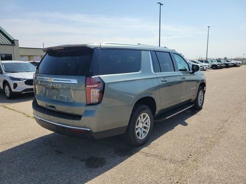 Used 2023 Chevrolet Suburban LT RWD image 24