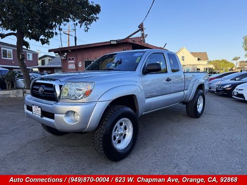 Used 2005 Toyota Tacoma PreRunner RWD image 2