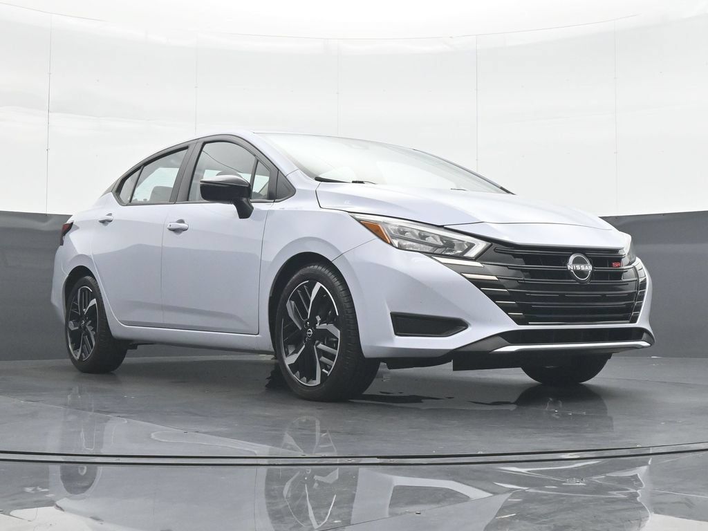 Used 2024 Nissan Versa SR FWD image 34