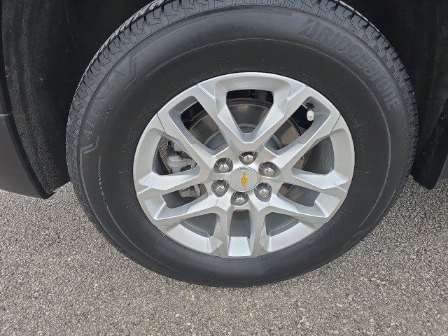 Used 2023 Chevrolet Traverse LS FWD image 12