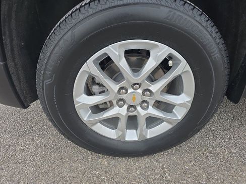 Used 2023 Chevrolet Traverse LS image 12