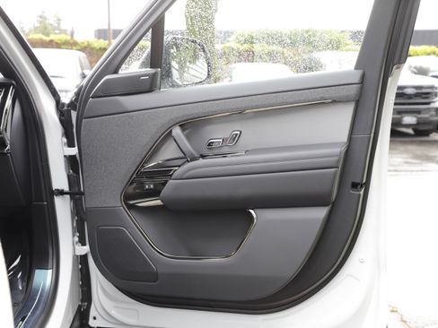 Certified 2025 Land Rover Range Rover Sport Dynamic SE AWD/4WD image 9