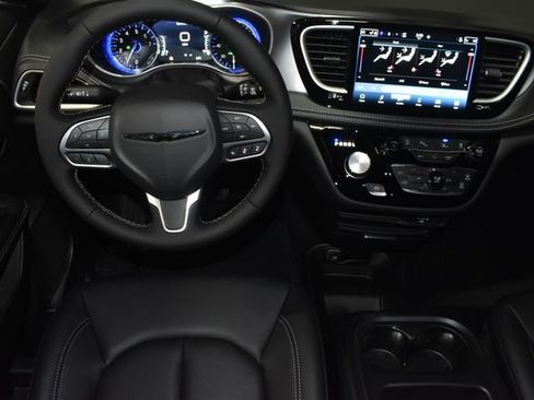 New 2026 Chrysler Pacifica Select FWD image 12