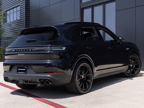 Certified 2025 Porsche Cayenne E-Hybrid AWD/4WD image 11