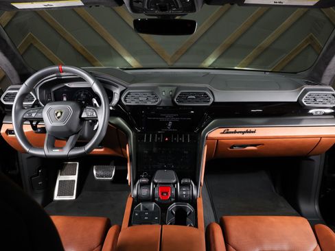 Used 2023 Lamborghini Urus S image 4