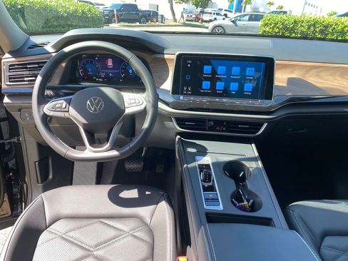 New 2026 Volkswagen Atlas SE image 12