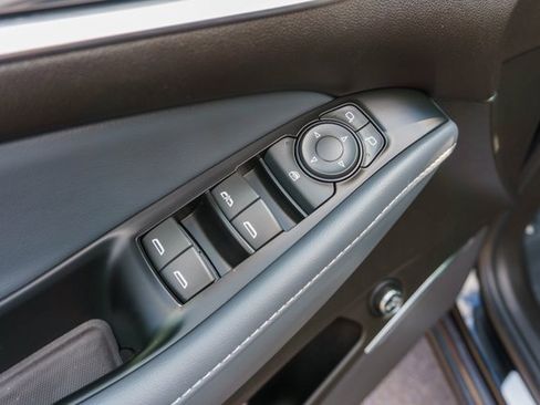 Used 2023 Buick Enclave Essence image 20