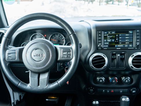 Used 2015 Jeep Wrangler Sahara image 12