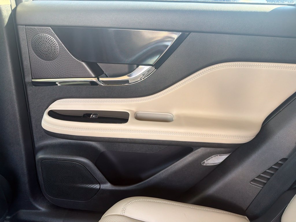 Used 2026 Lincoln Corsair Premiere AWD/4WD image 14