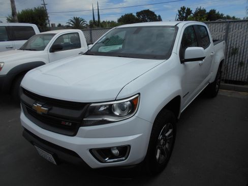 Used 2015 Chevrolet Colorado Z71 AWD/4WD image 3