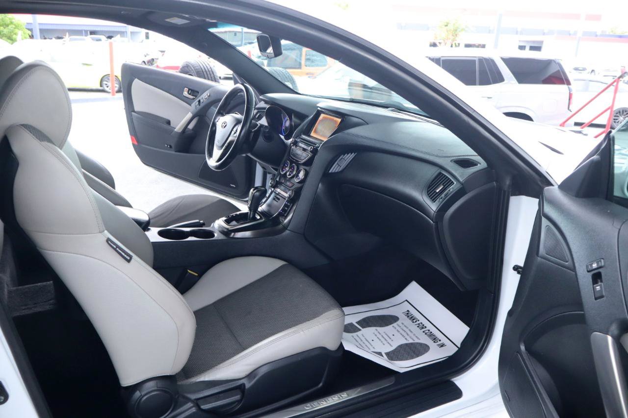 Used 2014 Hyundai Genesis 2.0T RWD image 29