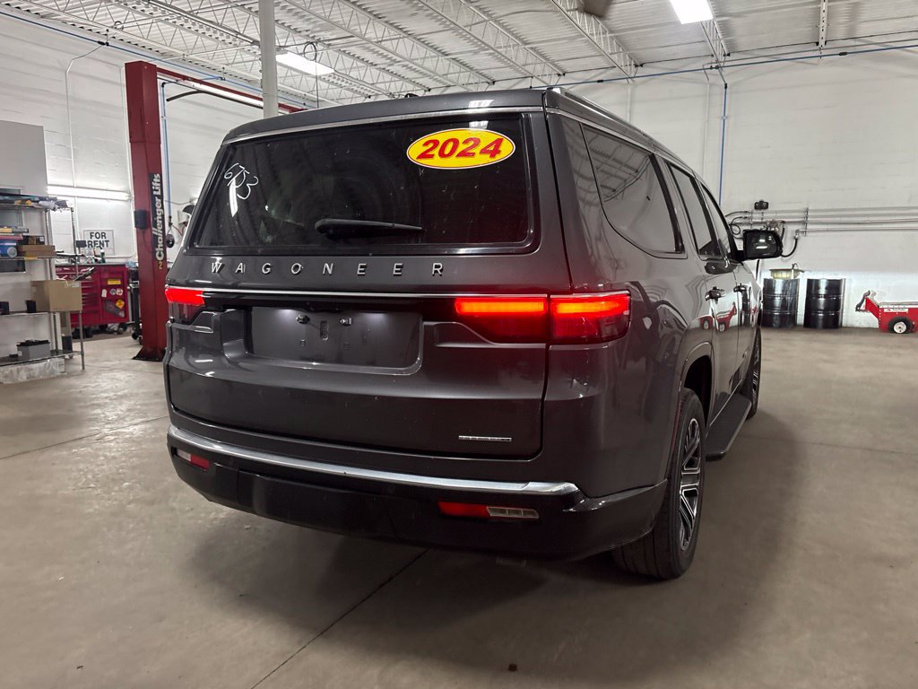 Used 2024 Jeep Wagoneer Series II w/ Flexible Seating Group RWD image 3