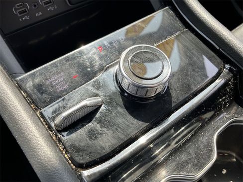 Used 2023 Jeep Grand Cherokee L Limited w/ Black Appearance Package image 16