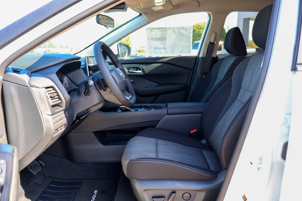 New 2026 Nissan Rogue SV FWD image 7