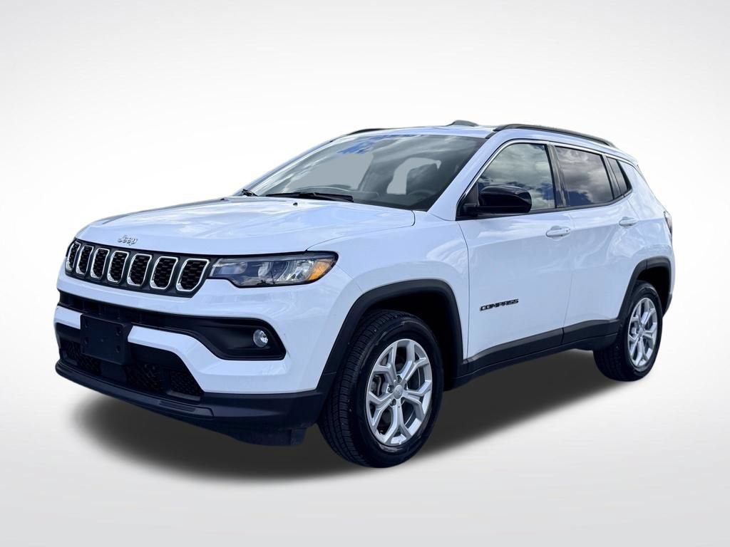Used 2024 Jeep Compass Latitude AWD/4WD image 2