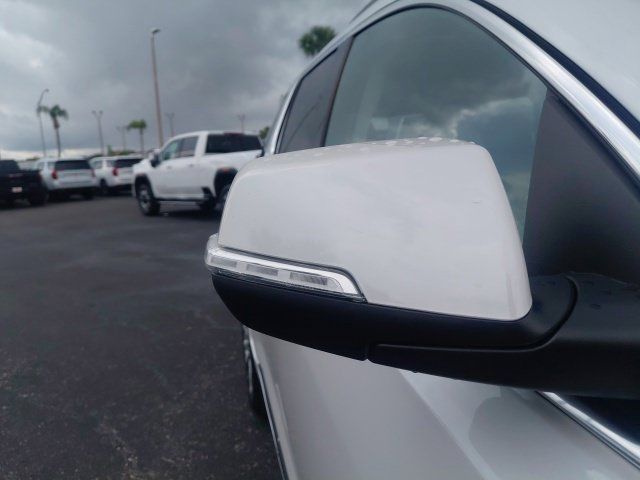 Used 2023 GMC Acadia Denali w/ Denali Ultimate Package FWD image 11