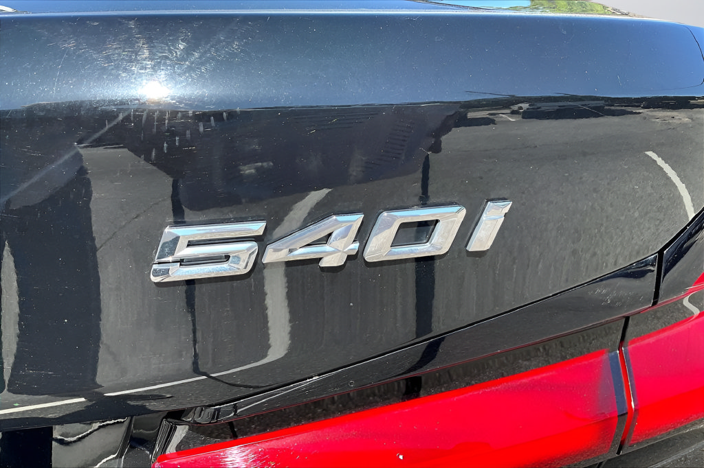 Used 2023 BMW 540i w/ Convenience Package RWD image 32