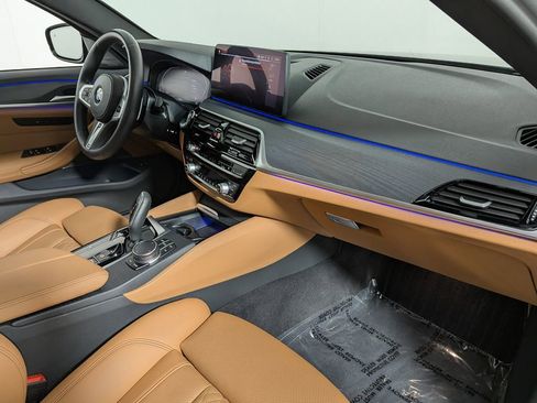 Certified 2022 BMW 530i xDrive w/ M Sport Package image 30