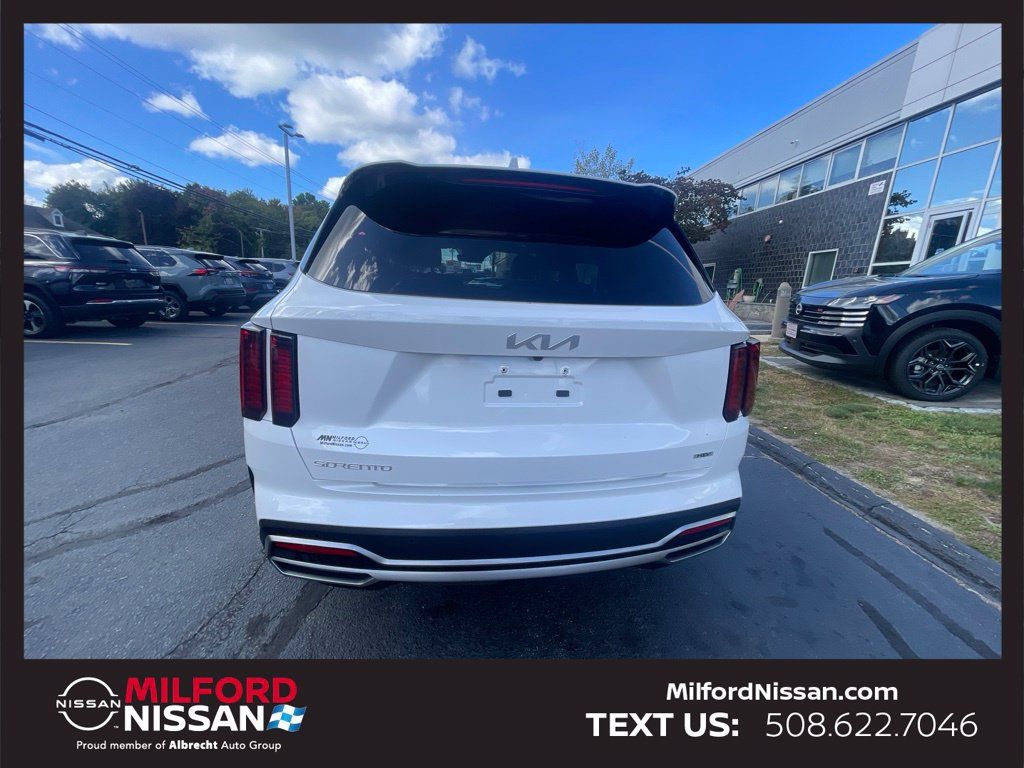 Used 2023 Kia Sorento EX AWD/4WD image 4