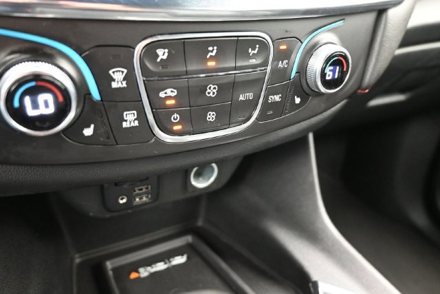 Used 2023 Chevrolet Traverse RS AWD/4WD image 32