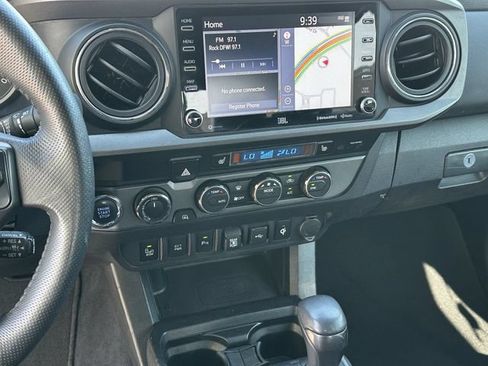 Used 2020 Toyota Tacoma TRD Off-Road w/ TRD Premium Off Road Package AWD/4WD image 18