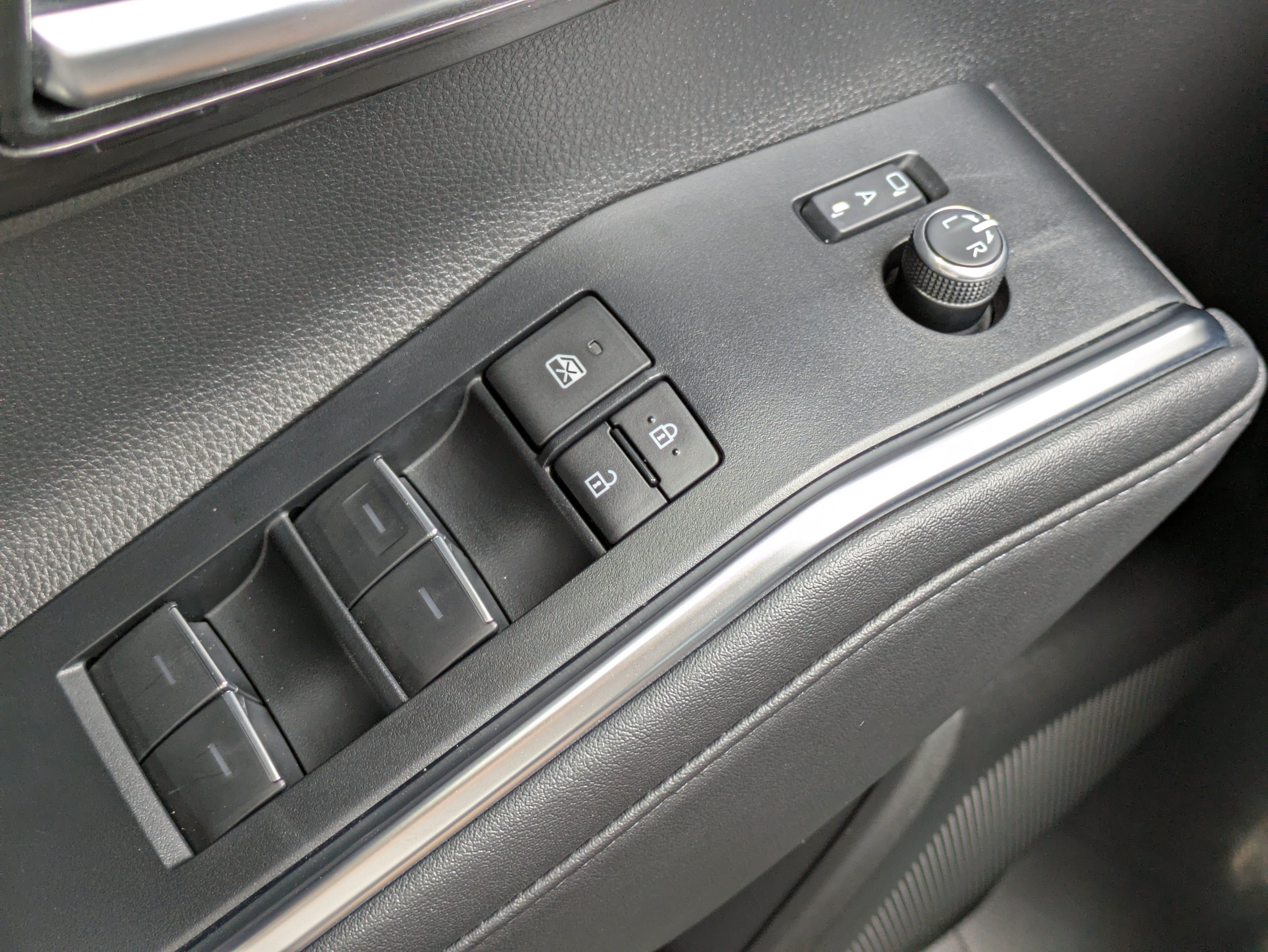 Used 2024 Toyota Highlander Limited AWD/4WD image 21