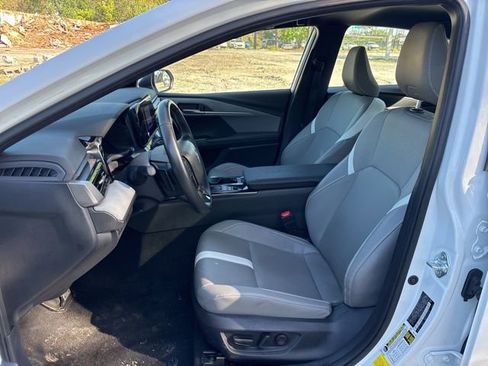 Used 2025 Toyota Camry SE image 5