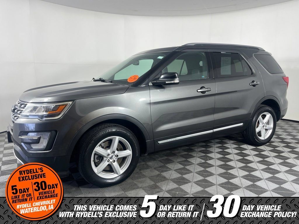 Used 2017 Ford Explorer XLT w/ Equipment Group 202A AWD/4WD image 12