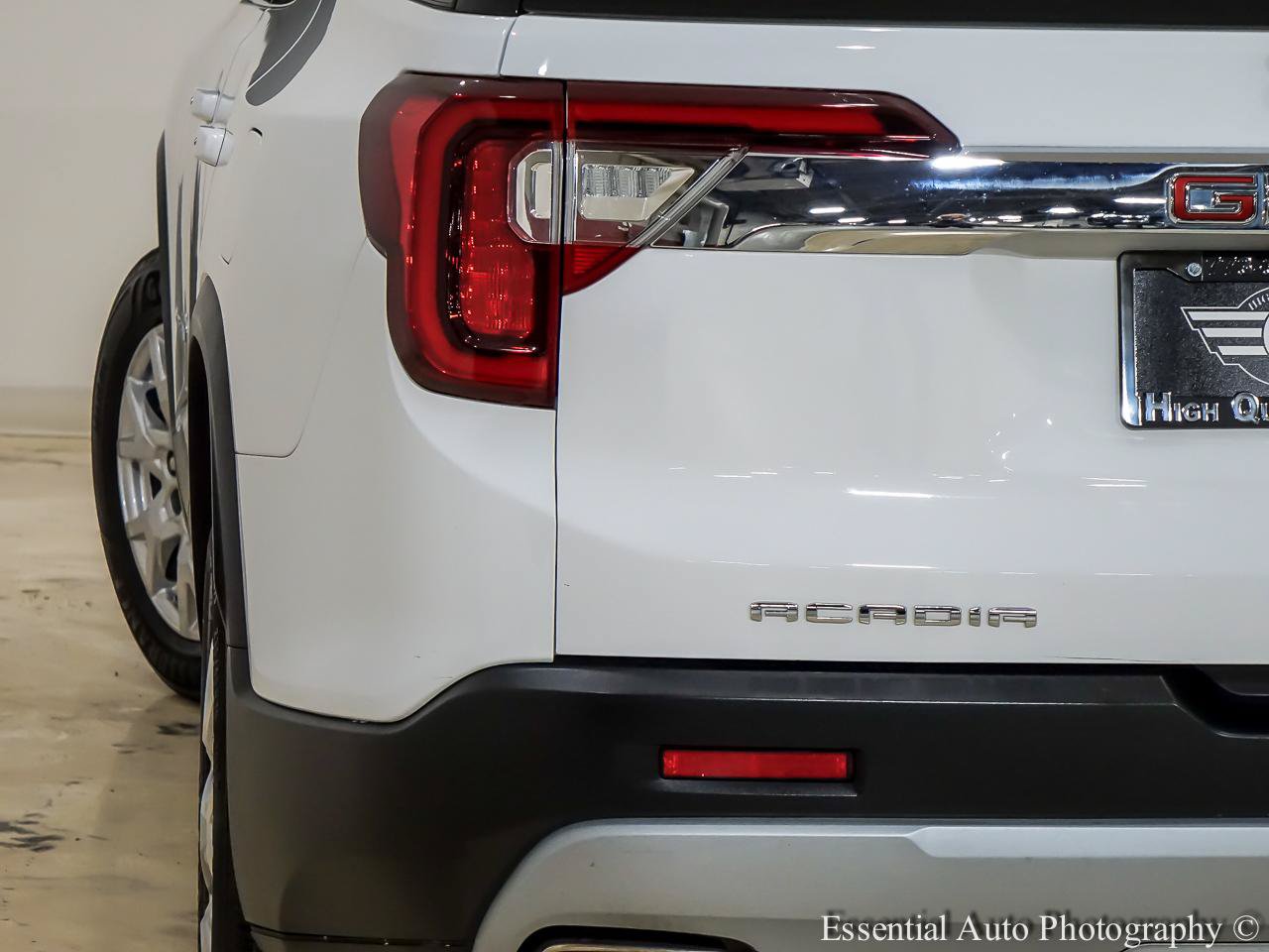 Used 2023 GMC Acadia SLT FWD image 8