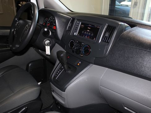 Used 2020 Nissan NV200 S FWD image 25