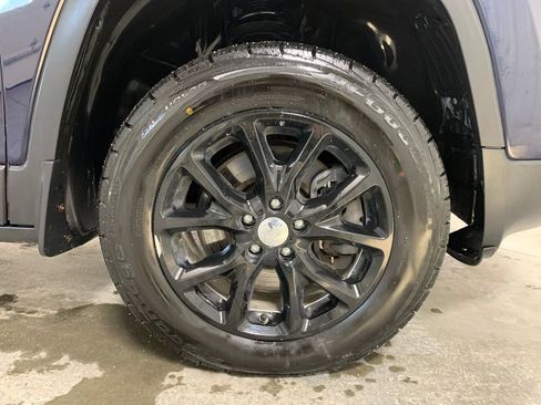 Used 2014 Jeep Cherokee Latitude w/ Cold Weather Group image 12