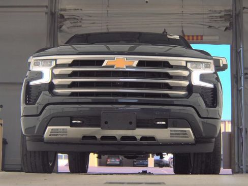 Used 2023 Chevrolet Silverado 1500 High Country AWD/4WD image 3