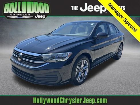 Used 2024 Volkswagen Jetta SE FWD image 1
