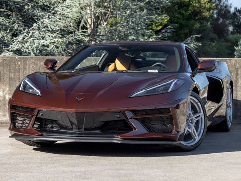 Used 2022 Chevrolet Corvette Stingray Preferred Cpe w/ Engine Appearance Package RWD image 1