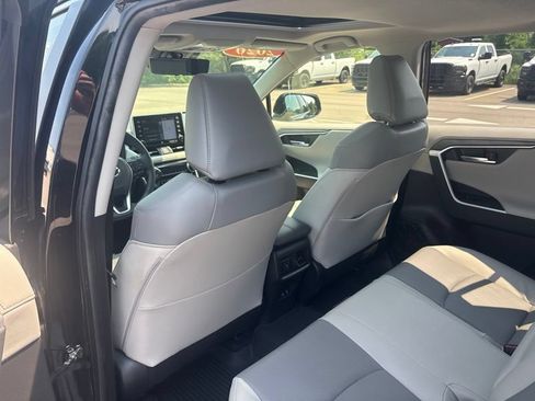 Used 2020 Toyota RAV4 Limited w/ Limited Grade Weather Package AWD/4WD image 17