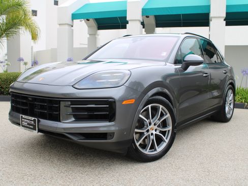 Certified 2025 Porsche Cayenne AWD/4WD image 1
