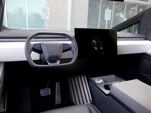 Used 2024 Tesla Cybertruck Cyberbeast AWD/4WD image 11
