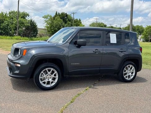 Used 2023 Jeep Renegade Latitude AWD/4WD image 3