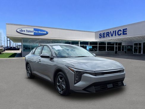 Used 2025 Kia K4 FWD image 2