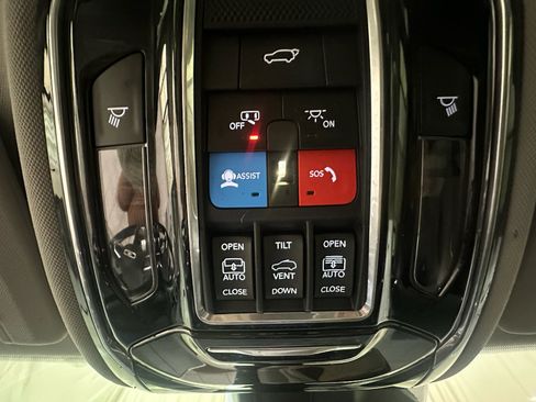 Used 2021 Jeep Grand Cherokee L Overland w/ Advanced Protech Group III AWD/4WD image 32