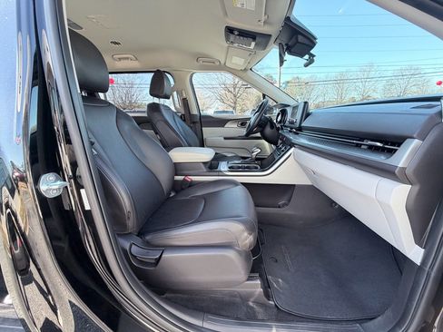 Used 2024 Kia Carnival LX image 21