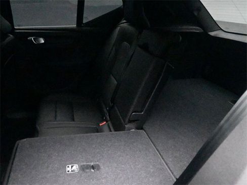 Used 2025 Volvo XC40 B5 Core image 23