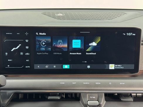 Used 2024 Kia EV9 Land image 28