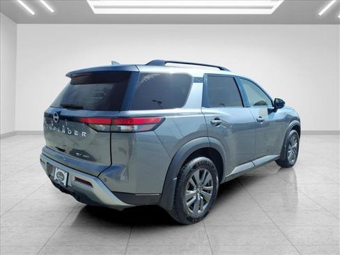 Used 2024 Nissan Pathfinder SV AWD/4WD image 12