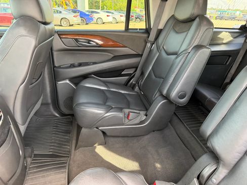 Used 2019 Cadillac Escalade Premium Luxury AWD/4WD image 34