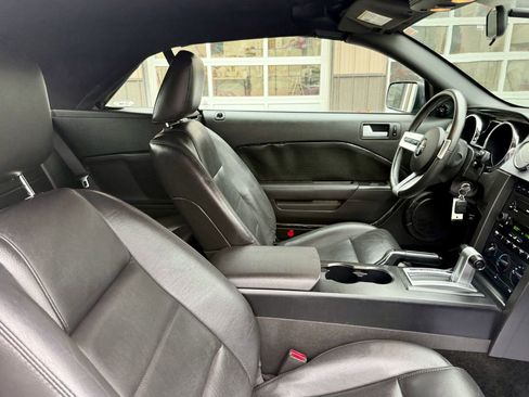 Used 2006 Ford Mustang Convertible RWD image 15
