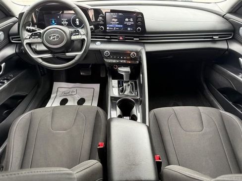 Used 2022 Hyundai Elantra SEL w/ Convenience Package image 11